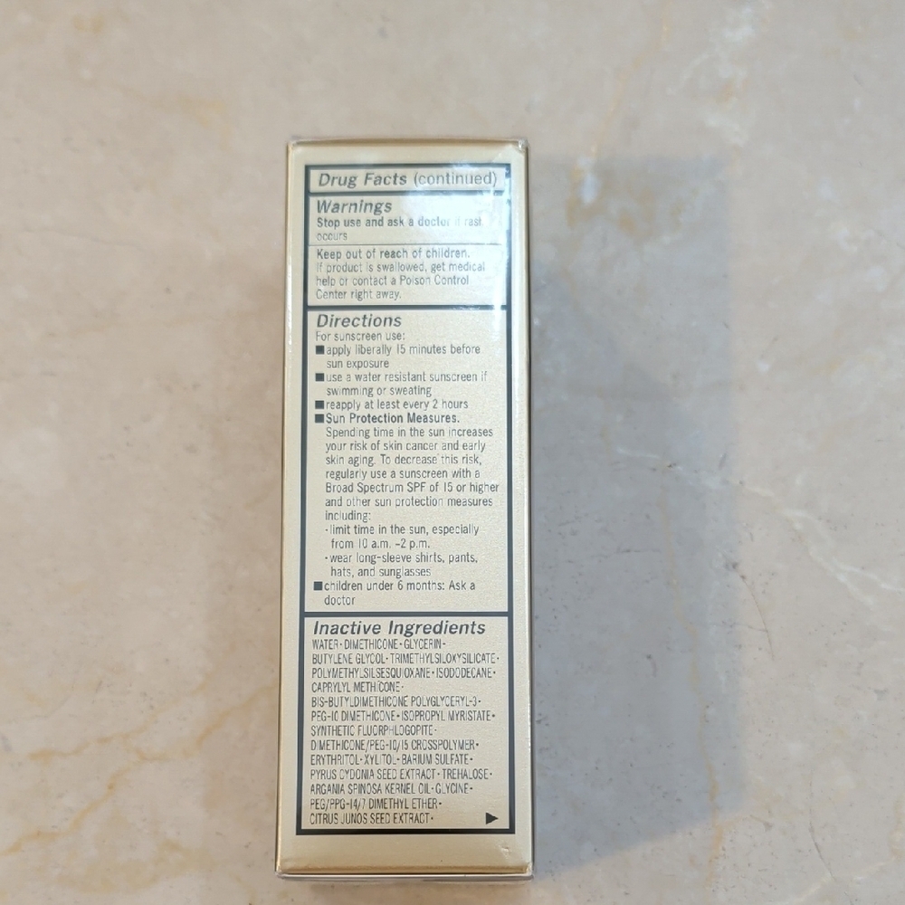 Radiant Fluid Foundation Natural - Picture 4 of 6